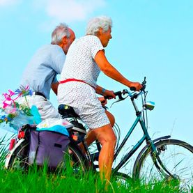 CENTRO RESIDENCIAL CORUXO S.L. ancianos haciendo deporte